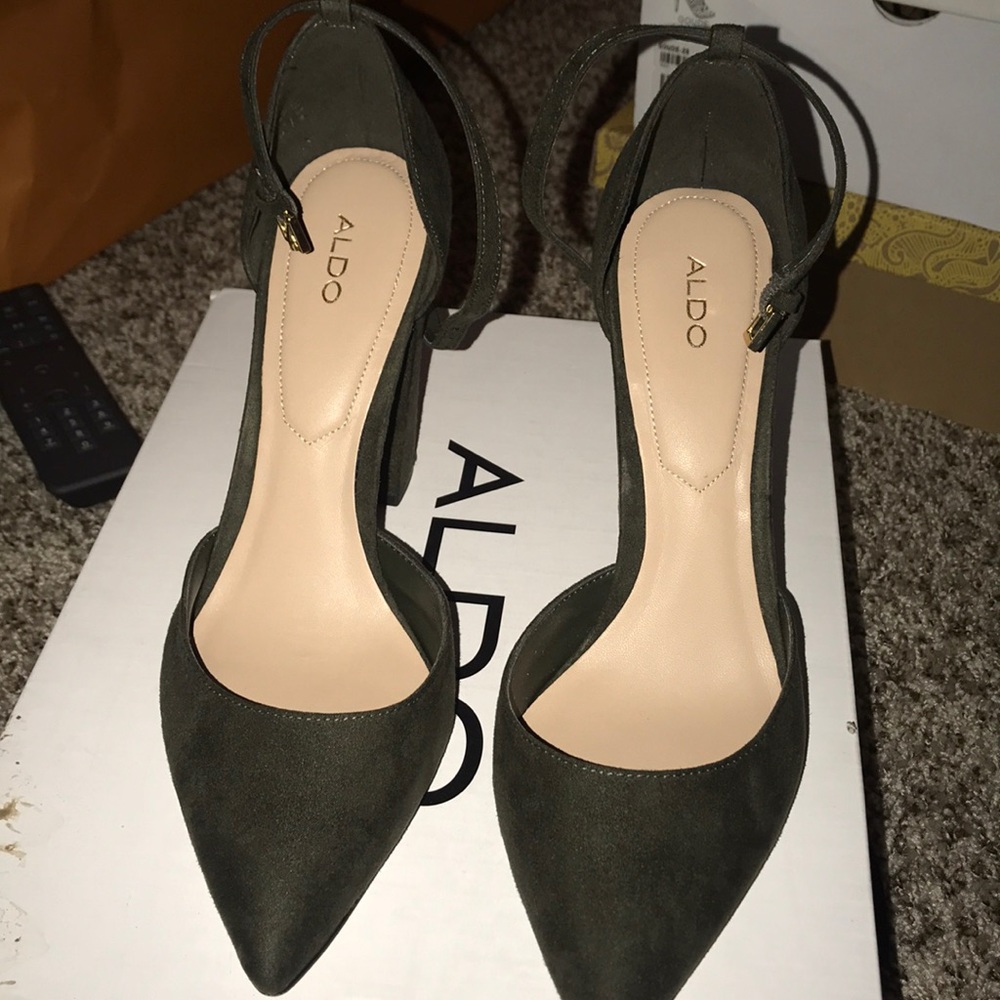 Heels - Picture 3 of 4
